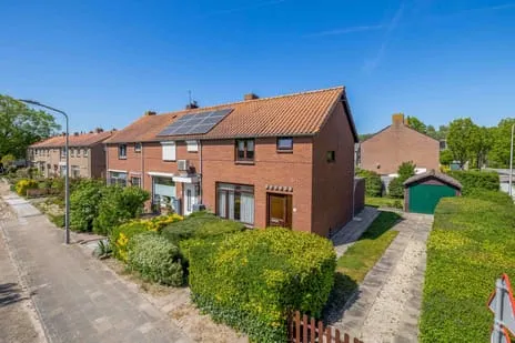 Hoekwoning te koop: Prins Bernhardstraat 2, Stellendam west Stellendam