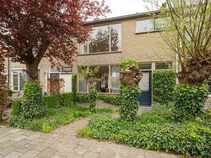 Tussenwoning te koop: Prins Bernhardstraat 8, Schoonrewoerd