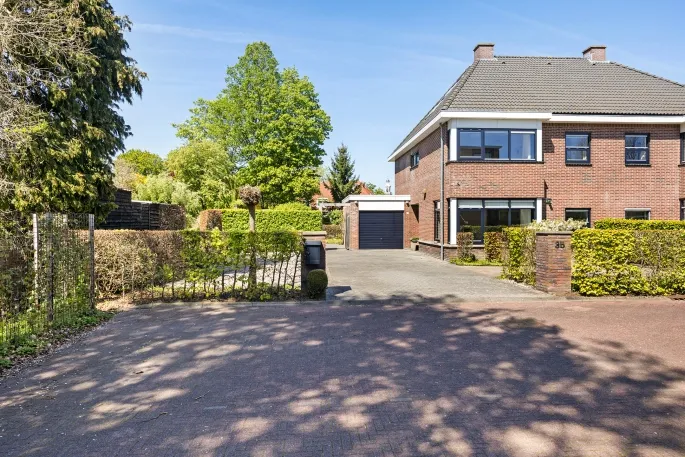 Twee-onder-één-kap te koop: Prins Clausplantsoen 35, De Esch Assen
