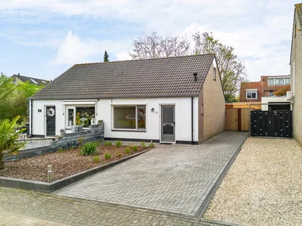 Twee-onder-één-kap te koop: Prins Constantijnstraat 52, Beesd West Beesd