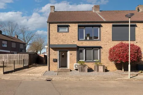 Twee-onder-één-kap te koop: Prins Hendrikstraat 26, Grevenbicht Grevenbicht