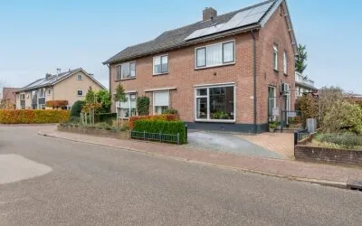Twee-onder-één-kap te koop: Prins Hendrikweg 15A, Putten-Zuid-Oost Putten