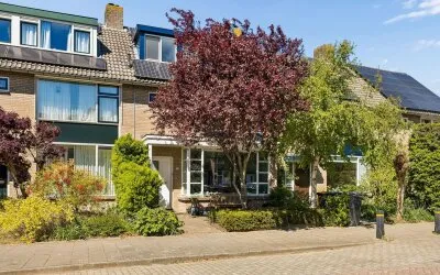 Tussenwoning te koop: Prins Willem-Alexanderweg 12, Oude Dorp Houten