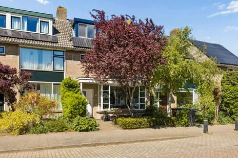 Tussenwoning te koop: Prins Willem-Alexanderweg 12, Oude Dorp Houten