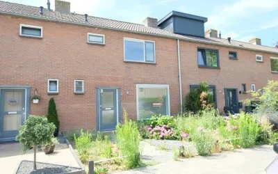Tussenwoning te koop: Prinses Beatrixstraat 11, Schoonrewoerd kern Schoonrewoerd
