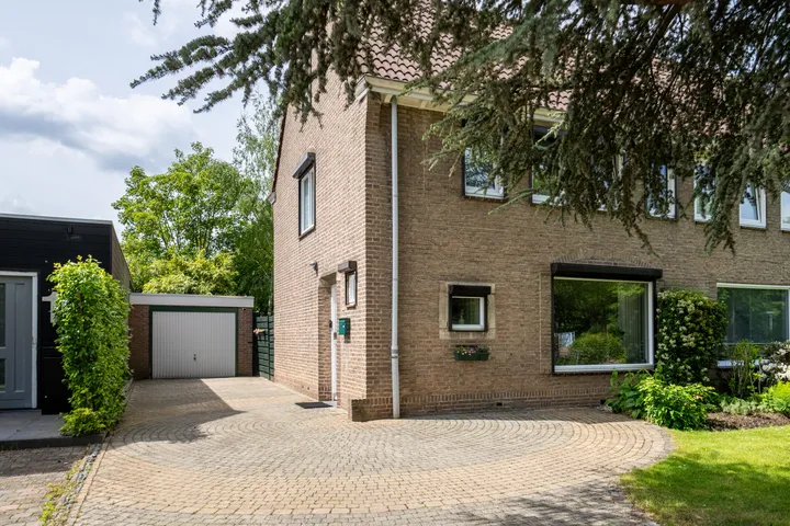 Twee-onder-één-kap te koop: Prinses Beatrixstraat 13, Kerkeveld Brunssum