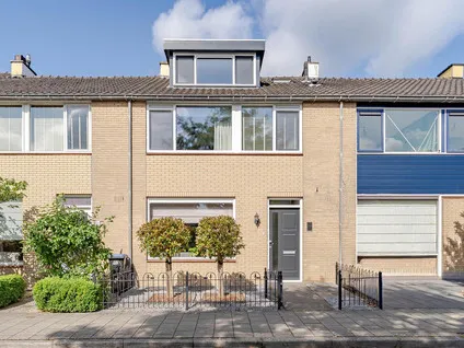 Tussenwoning te koop: Prinses Beatrixstraat 20, Benthuizen Dorp-Oost Benthuizen