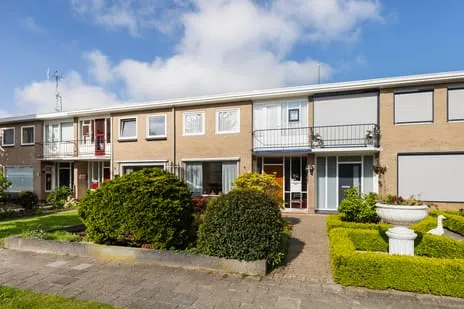 Tussenwoning te koop: Prinses Beatrixstraat 25, Burgum Burgum