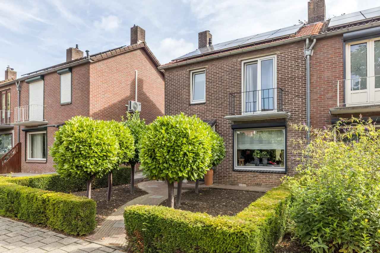Twee-onder-één-kap te koop: Prinses Beatrixstraat 60, Brunssum