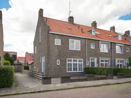 Corner house for sale: Prinses Beatrixstraat 8, Oranjebuurt-Zuid Leerdam