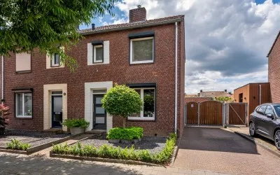 Twee-onder-één-kap te koop: Prinses Christinalaan 7, Reuver Reuver