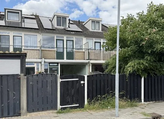 Tussenwoning te koop: Prinses Christinastraat 30, Fijnaart