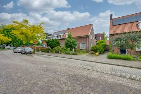 Semi-detached for sale: Prinses Irenestraat 3, omg. 'Prinsessen' wijk Oisterwijk