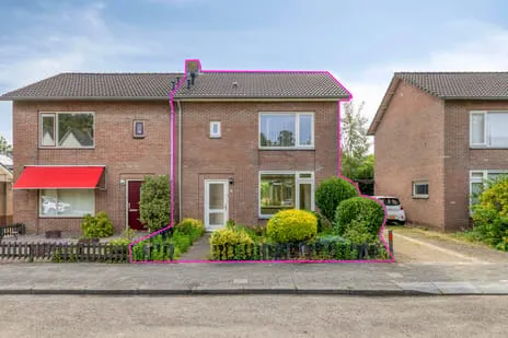 Twee-onder-één-kap te koop: Prinses Irenestraat 5, Overasselt Overasselt