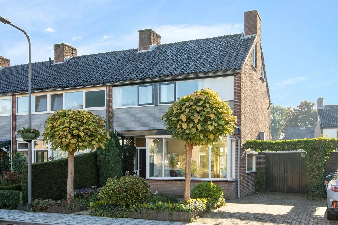 Tussenwoning te koop: Prinses Margrietlaan 14, Dieren