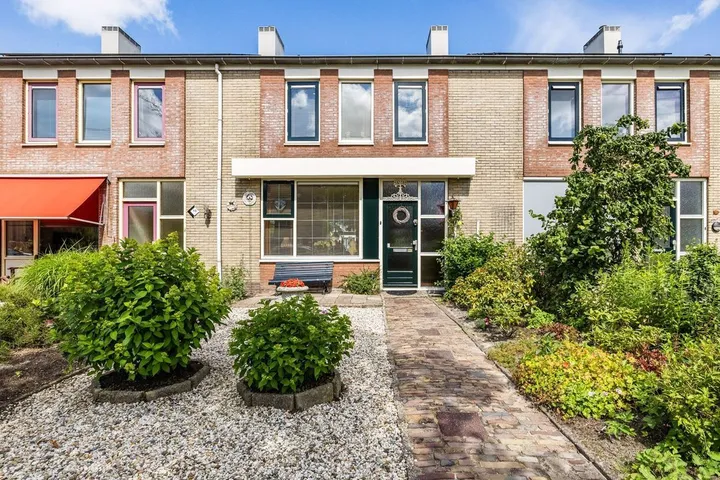 Tussenwoning te koop: Prinses Margrietlaan 14, Koekange Koekange