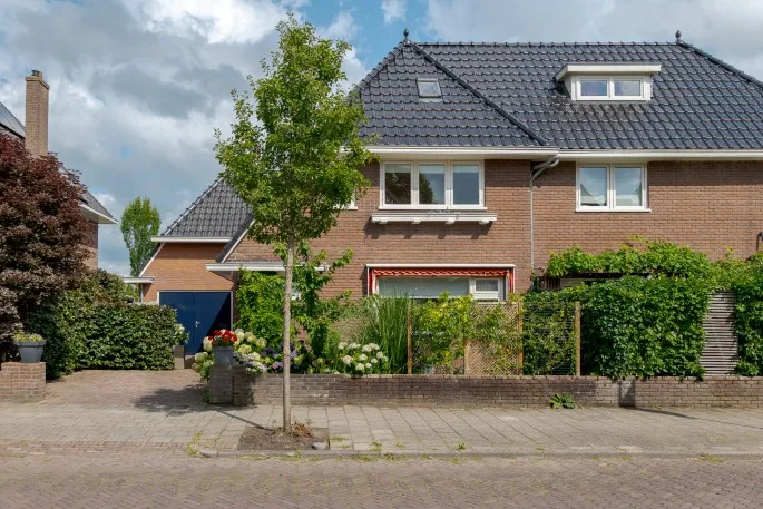 Twee-onder-één-kap te koop: Prinses Margrietlaan 25, Koninginnebuurt Meppel