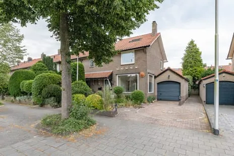Hoekwoning te huur: Prinses Margrietplantsoen 30, Midden Eng-West Bussum