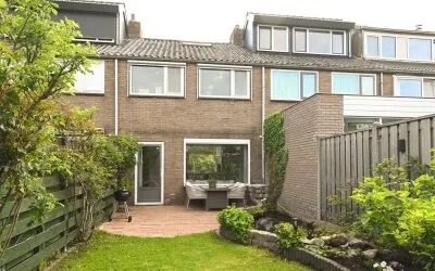 Tussenwoning te koop: Prinses Marijkehof 98, Vierhoven Naarden