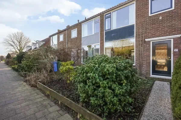 Tussenwoning te koop: Prinses Beatrixlaan 37, Maasland