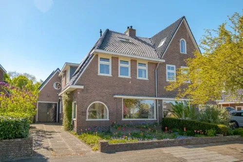 Twee-onder-één-kap te koop: Prinses Beatrixplantsoen 14, Meppel