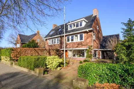 Twee-onder-één-kap te koop: Prinses Beatrixplantsoen 7, Donderstraat Bussum