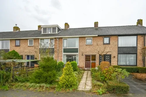 Tussenwoning te koop: Prinses Christinalaan 47, Uithoorn