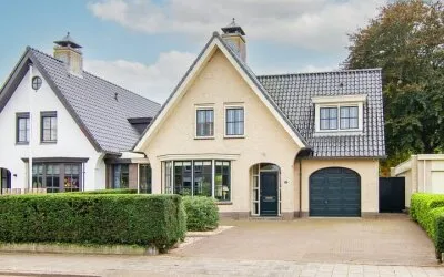 Twee-onder-één-kap te koop: Prinses Irenelaan 22, Oranjebuurt Hillegom