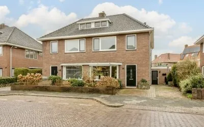 Twee-onder-één-kap te koop: Prinses Margrietlaan 4, Koninginnebuurt Meppel