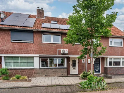 Tussenwoning te koop: Prinsesselaan 16, Kern Maasniel Roermond