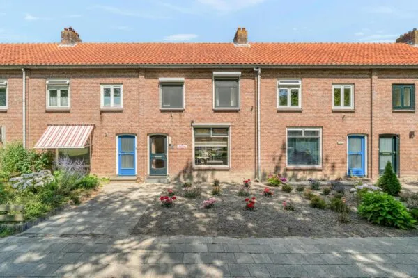 Tussenwoning te koop: Prof. Granpré Molièrestraat 28, Wieringerwerf Centrum Wieringerwerf