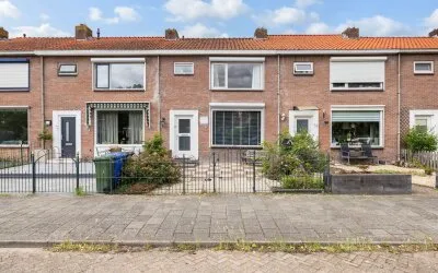 Tussenwoning te koop: Prof. Keesomlaan 24, Winklerplein-Noord Sliedrecht