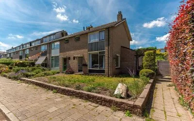 Corner house for sale: Prof. Kranenburglaan 15, Professorenwijk Baarn