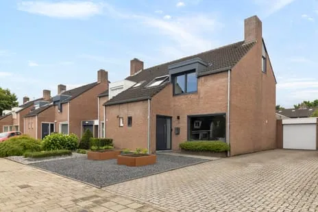 Semi-detached for sale: Prof. Mentenlaan 18, Limbricht Limbricht