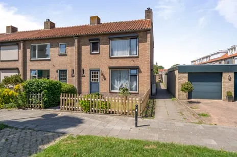 Corner house for sale: Prof Mulderslaan 6, Pagnevaart Oudenbosch
