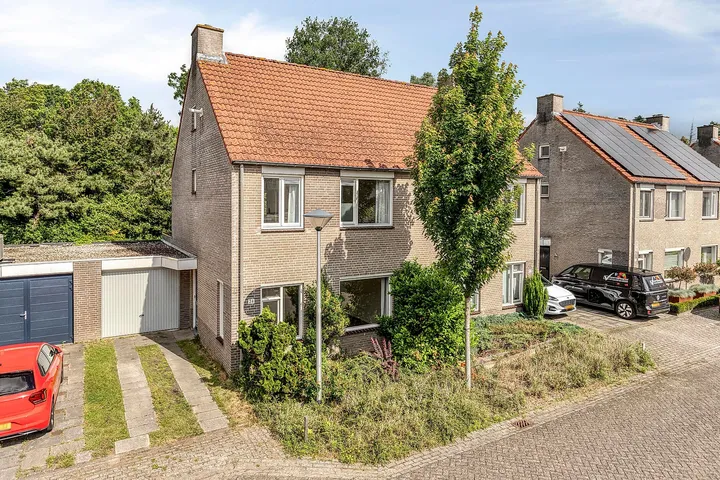 Tussenwoning te koop: Prof. Schermerhornlaan 24, Kroon Helmond
