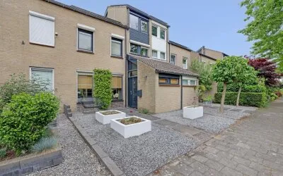 Tussenwoning te koop: Prof. Struyckenstraat 12, Veghel Zuid 2 Veghel