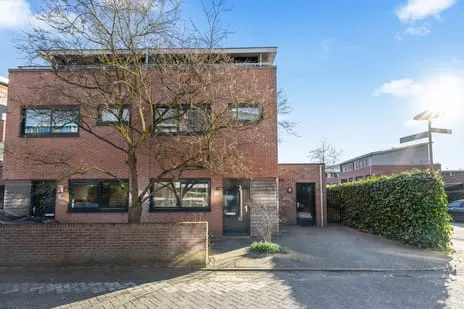 Twee-onder-één-kap te koop: Prof. Fischerlaan 12, Huizingalaan, K. Doormanlaan en omgeving Utrecht