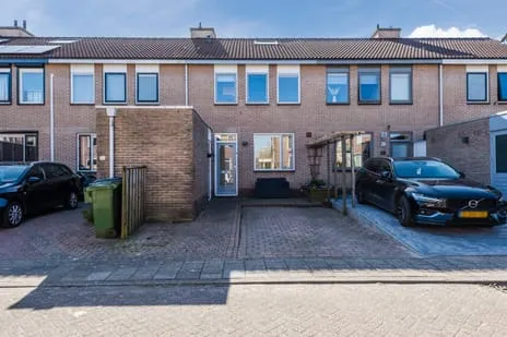 Tussenwoning te koop: Prof. K. Schilderhof 36, Hagenbroek Kampen