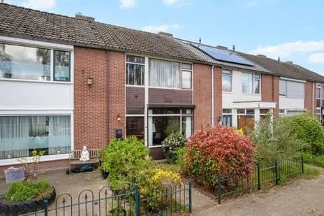 Tussenwoning te koop: Prof.Van der Leeuwstraat 27, 's-Heerenberg, oostelijke uitbreiding 'S-Heerenberg