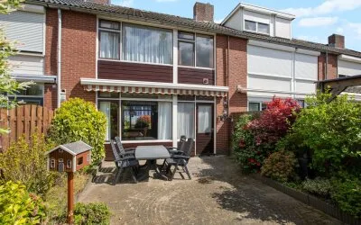 Tussenwoning te koop: Prof.Van der Leeuwstraat 27, 's-Heerenberg, oostelijke uitbreiding 'S-Heerenberg