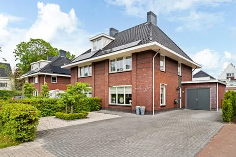 Twee-onder-één-kap te koop: Prof dr Cleveringastraat 13, Midden Heerenveen