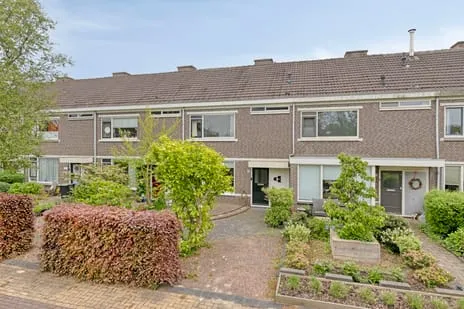 Tussenwoning te koop: Prof ten Doesschatestraat 271, De Maer Heemskerk