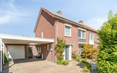 Hoekwoning te koop: Professor Gelissenstraat 20, Kern Haelen Haelen