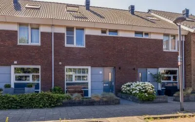 Tussenwoning te koop: Professor Holwerdalaan 77, Hoogeland West Naaldwijk