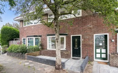 Tussenwoning te koop: Professor Kochstraat 3, Kleine Driftbuurt Hilversum
