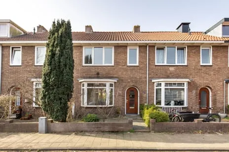 Tussenwoning te koop: Professor Van der Waalsstraat 54, Natuurkundigenbuurt-west Haarlem
