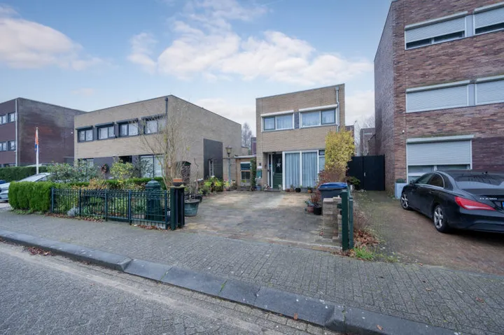 Vrijstaande woning te koop: Professor Cumulusstraat 4, Stripheldenbuurt Midden- west Almere