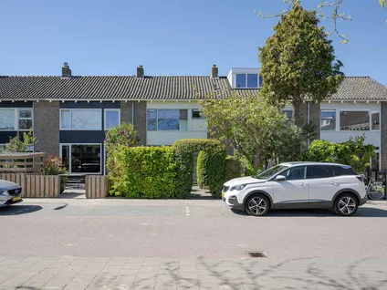 Tussenwoning te koop: Professor Van der Waalslaan 10, Vlietwijk Voorschoten