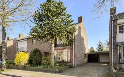 Twee-onder-één-kap te koop: Proostenweg 15, Leijsenakkers Oosterhout